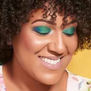 Palette ,Mascara and eyeliner (pencil or liquid)